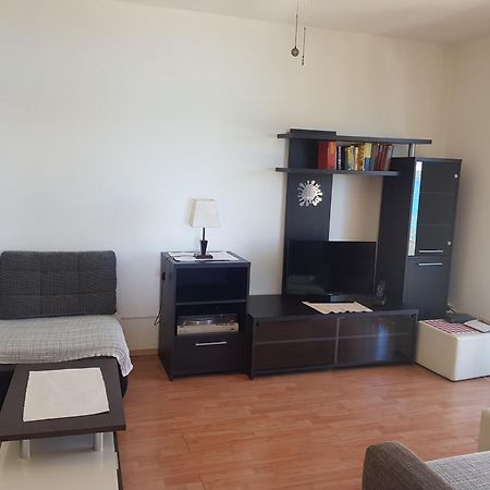Apartman Ll S Pogledom I Izmedu Splita I Trogira Su Kastela Dalmacija Hrvatska Exterior photo