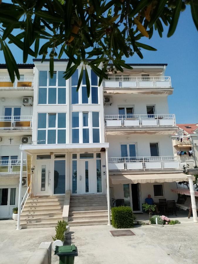 Apartman Ll S Pogledom I Izmedu Splita I Trogira Su Kastela Dalmacija Hrvatska Exterior photo