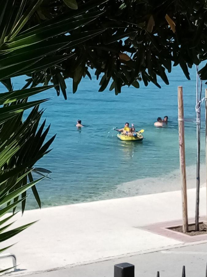 Apartman Ll S Pogledom I Izmedu Splita I Trogira Su Kastela Dalmacija Hrvatska Exterior photo