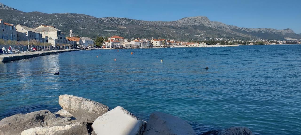 Apartman Ll S Pogledom I Izmedu Splita I Trogira Su Kastela Dalmacija Hrvatska Exterior photo