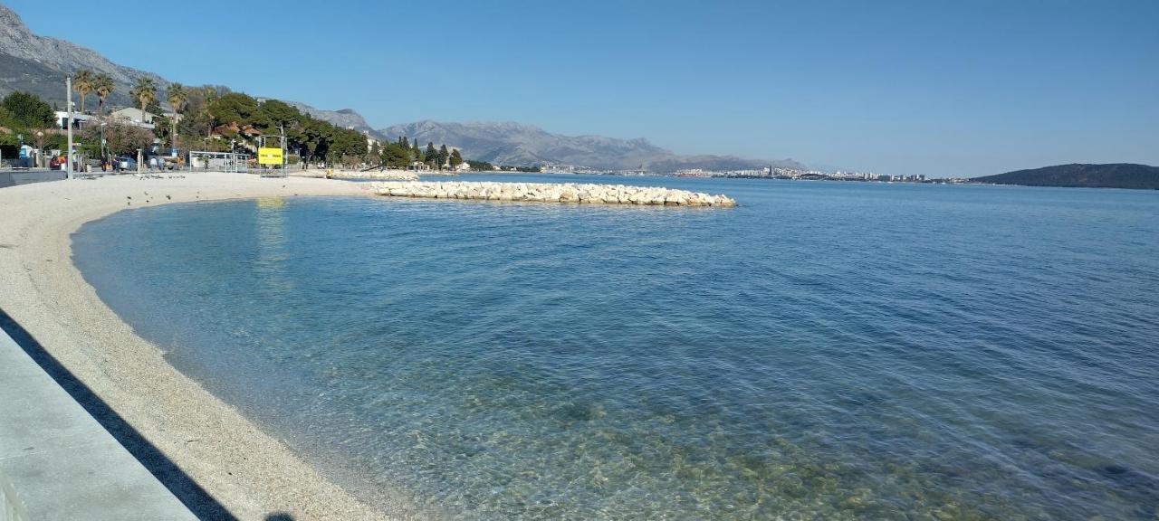 Apartman Ll S Pogledom I Izmedu Splita I Trogira Su Kastela Dalmacija Hrvatska Exterior photo