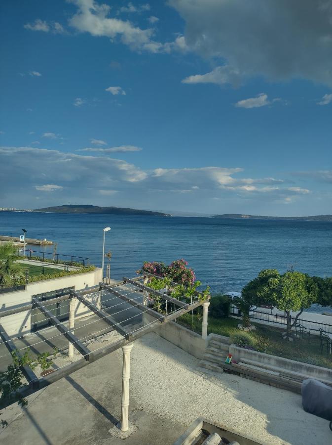 Apartman Ll S Pogledom I Izmedu Splita I Trogira Su Kastela Dalmacija Hrvatska Exterior photo