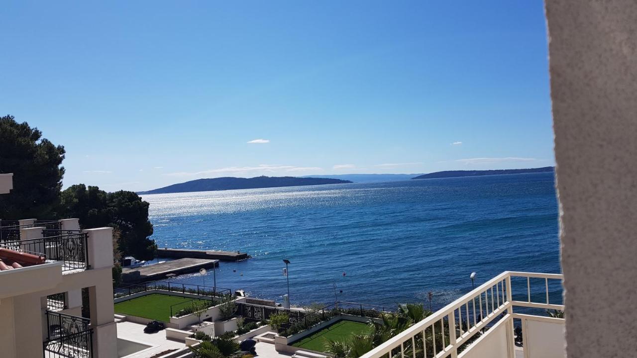 Apartman Ll S Pogledom I Izmedu Splita I Trogira Su Kastela Dalmacija Hrvatska Exterior photo