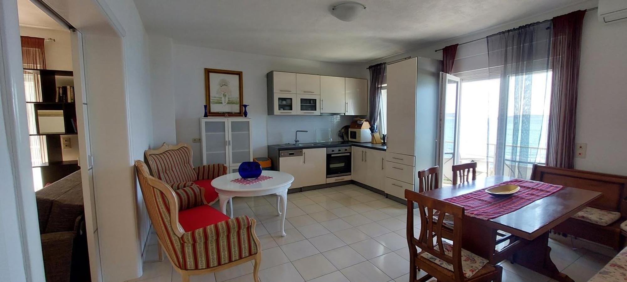 Apartman Ll S Pogledom I Izmedu Splita I Trogira Su Kastela Dalmacija Hrvatska Exterior photo