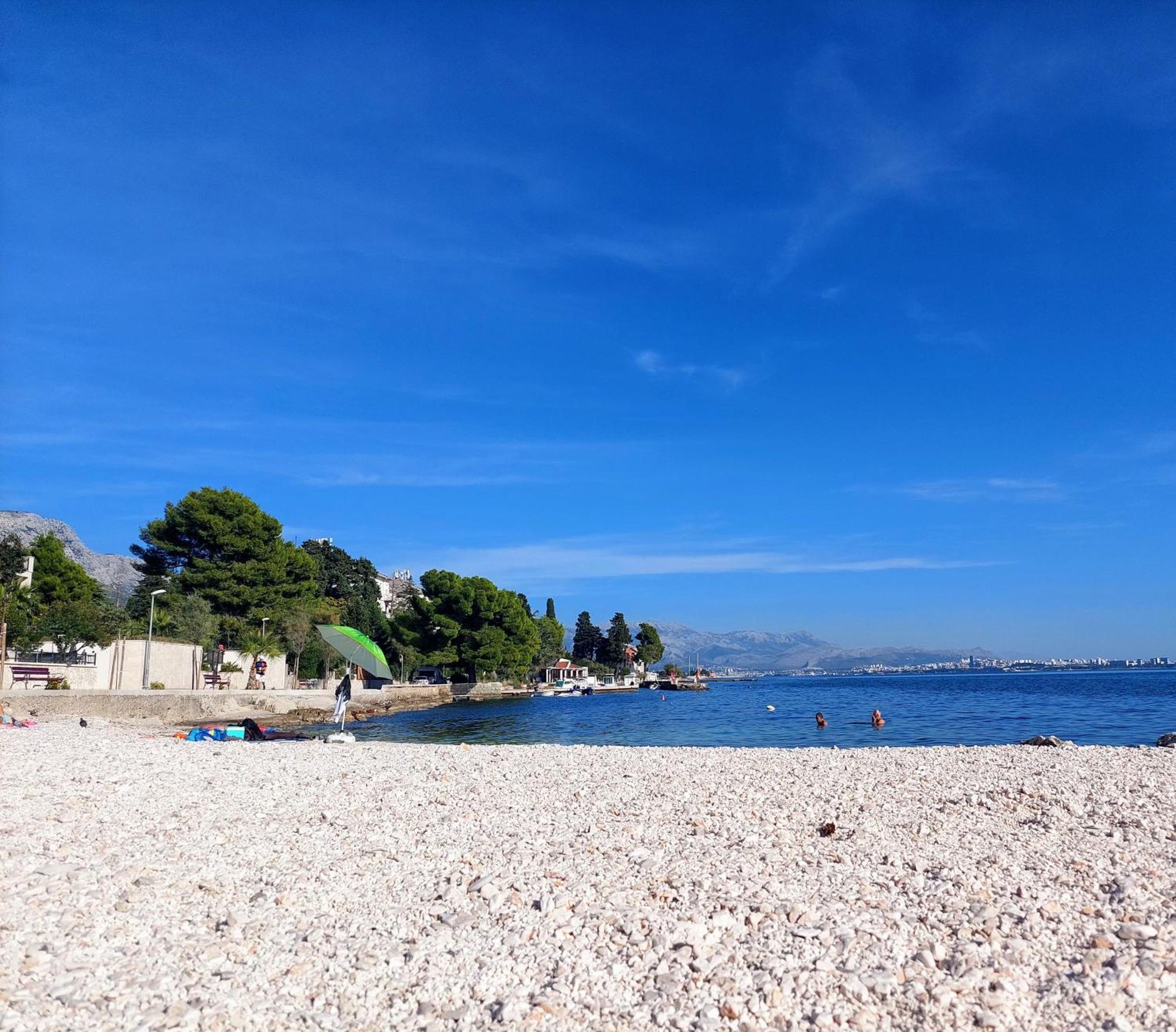 Apartman Ll S Pogledom I Izmedu Splita I Trogira Su Kastela Dalmacija Hrvatska Exterior photo
